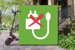 Une icône verte met en alerte sur un éventuel problème chargeur trottinette électrique.