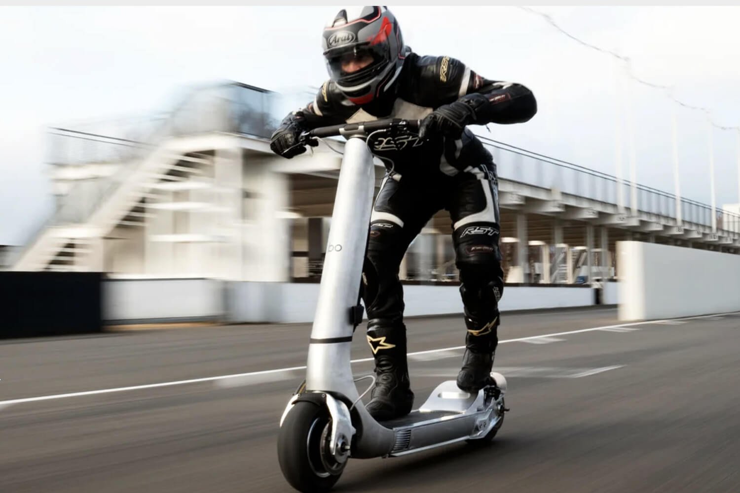 Bo Turbo, la trottinette la plus rapide au monde selon les spécialistes.